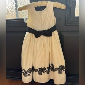 Jayne Copeland Fully Lined White Satin Dress, Black Bow Sash Embroidered Flowers